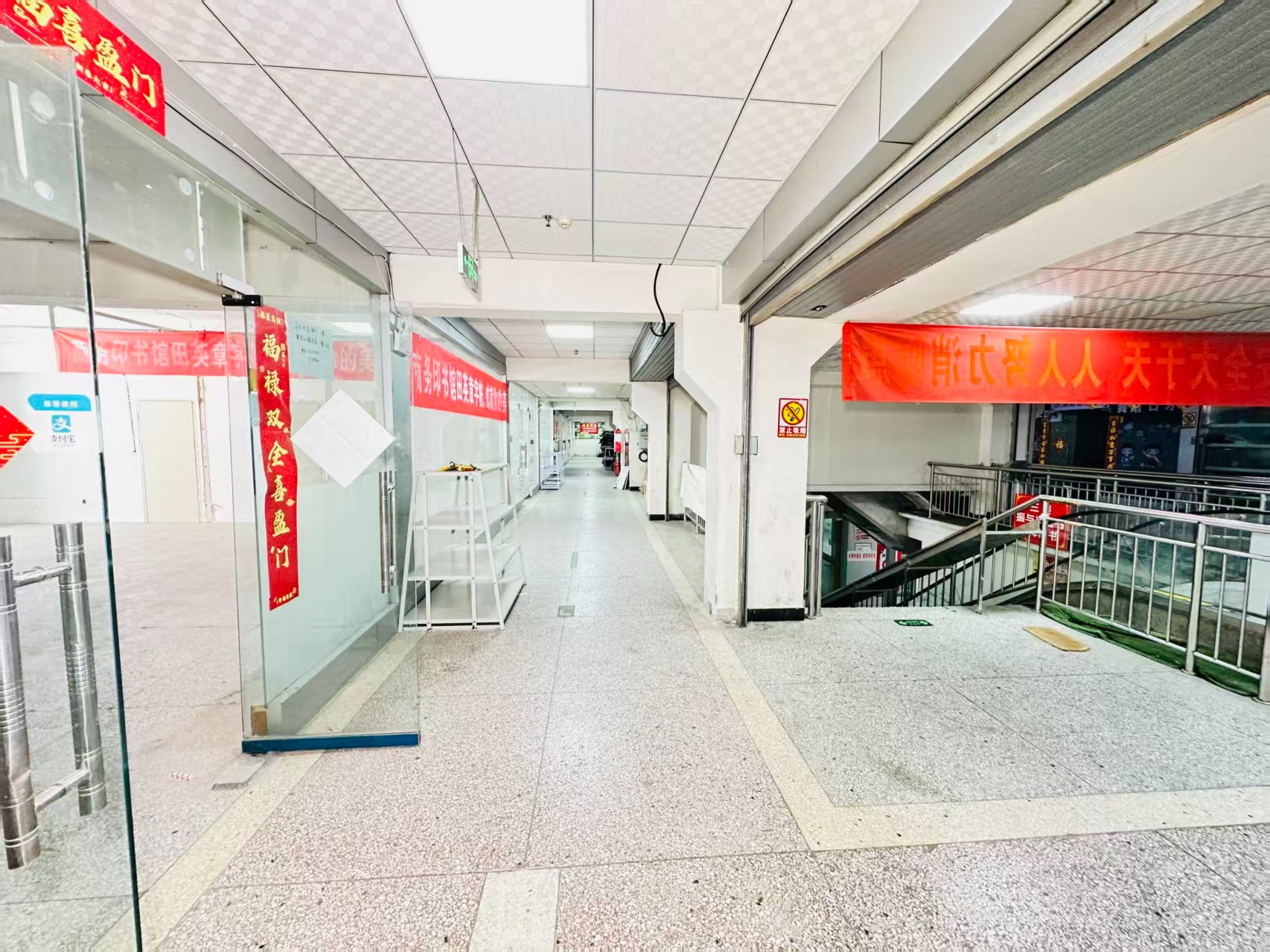 影院街引入人工智能技术应用场景，推动AI与商业、零售、电商、企业服务等领域融合发展。